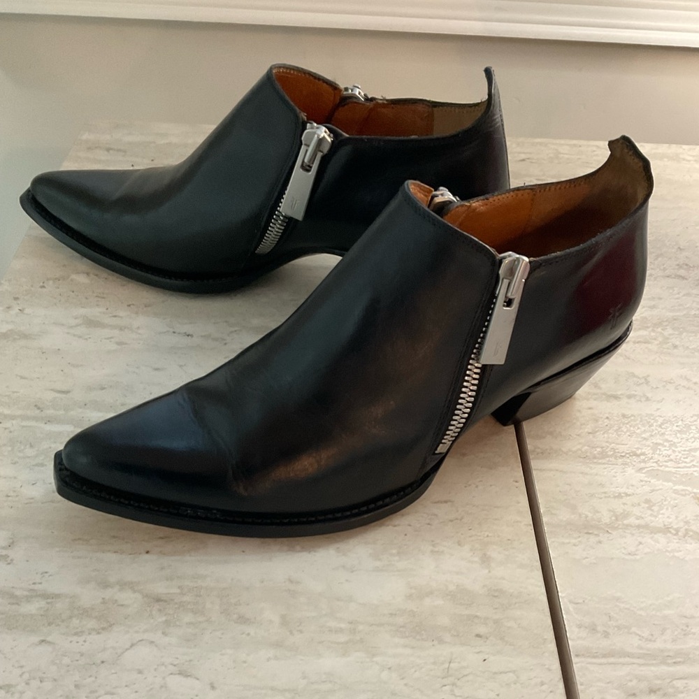 Frye Black Leather Zippered Booties Size 10 RARE